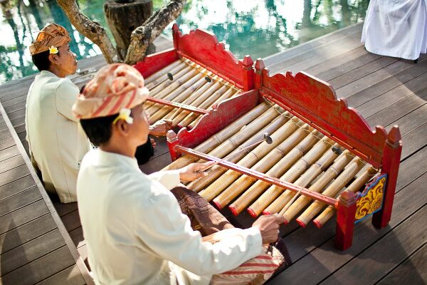 Bunn Salarzon - traditional balinese instruments