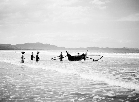Bunn Salarzon - black and white image of fishermen in the water