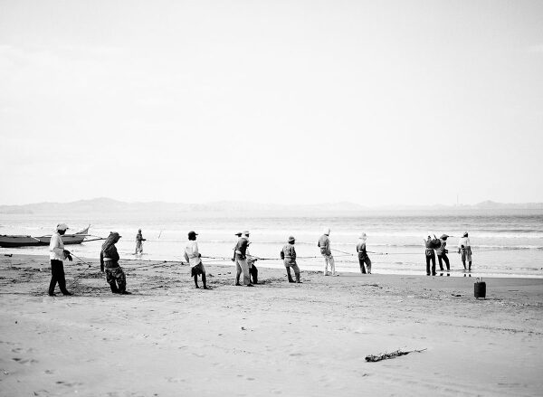 Bunn Salarzon - black and white photo of filipino fishermen